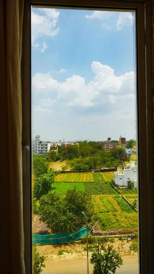 **  Hotel Veer Palace Near Udaipole Udaipur India