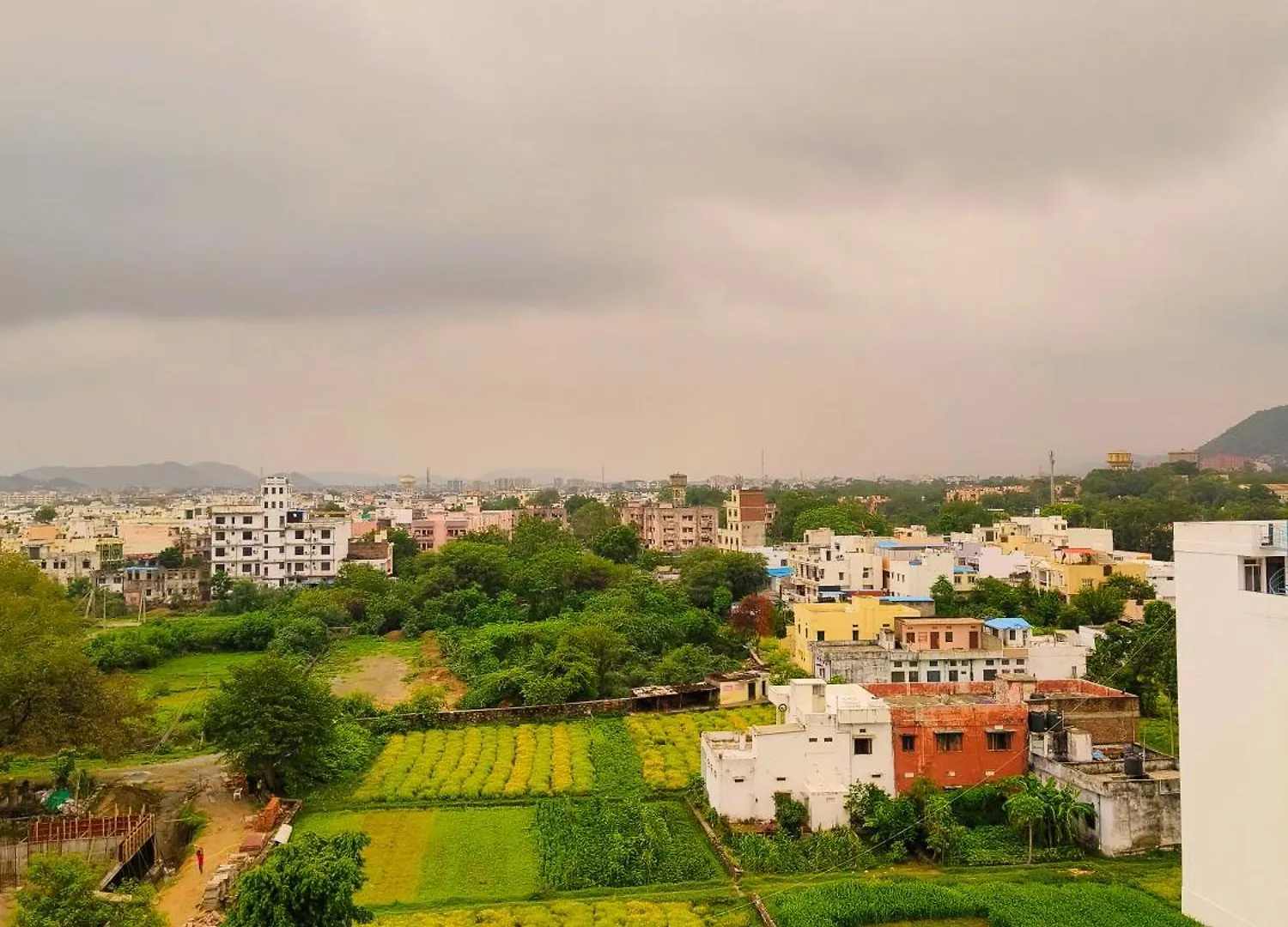 Hotel Veer Palace Near Udaipole Udaipur 2*,