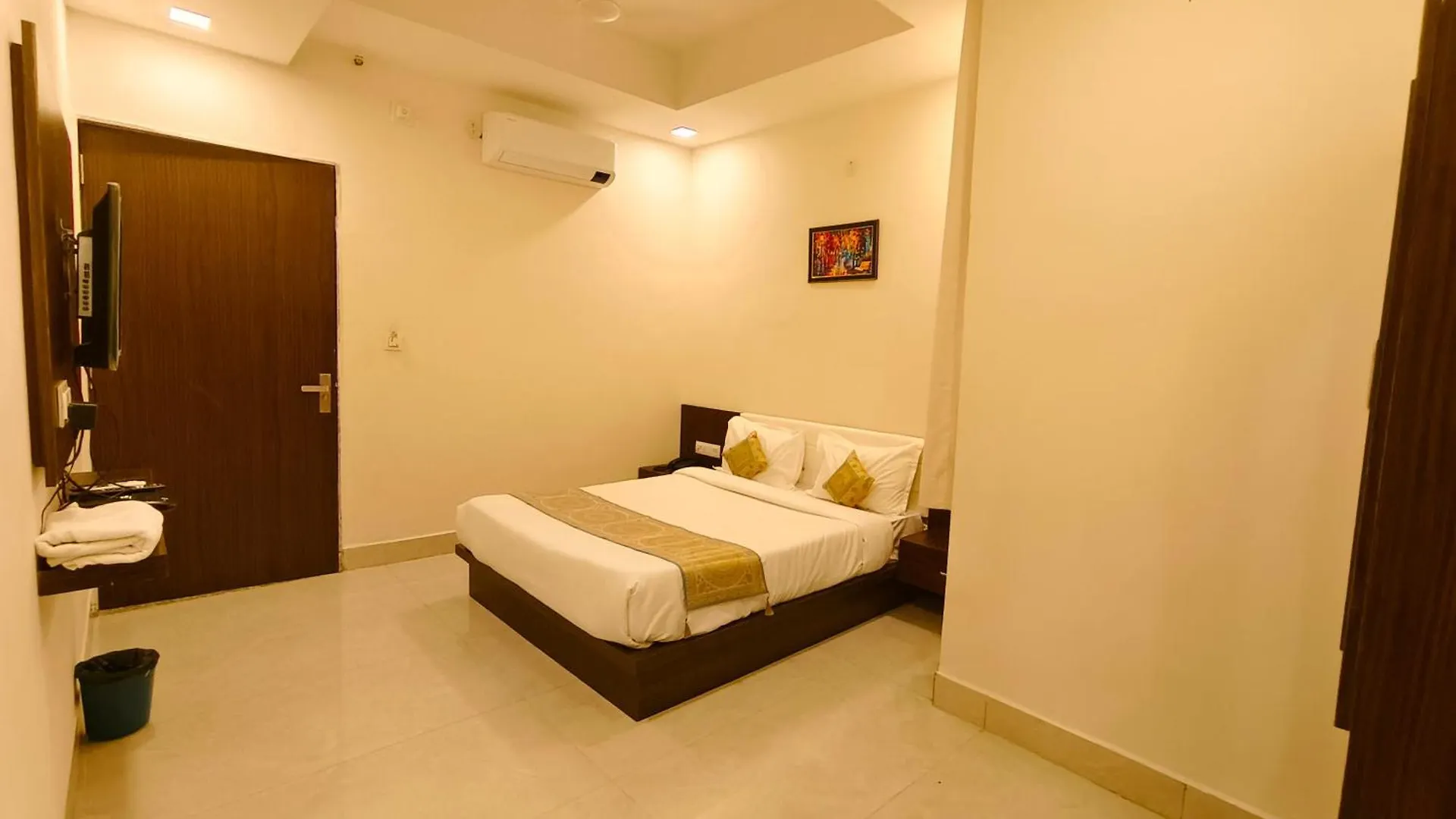 Hotel Veer Palace Near Udaipole Udaipur
